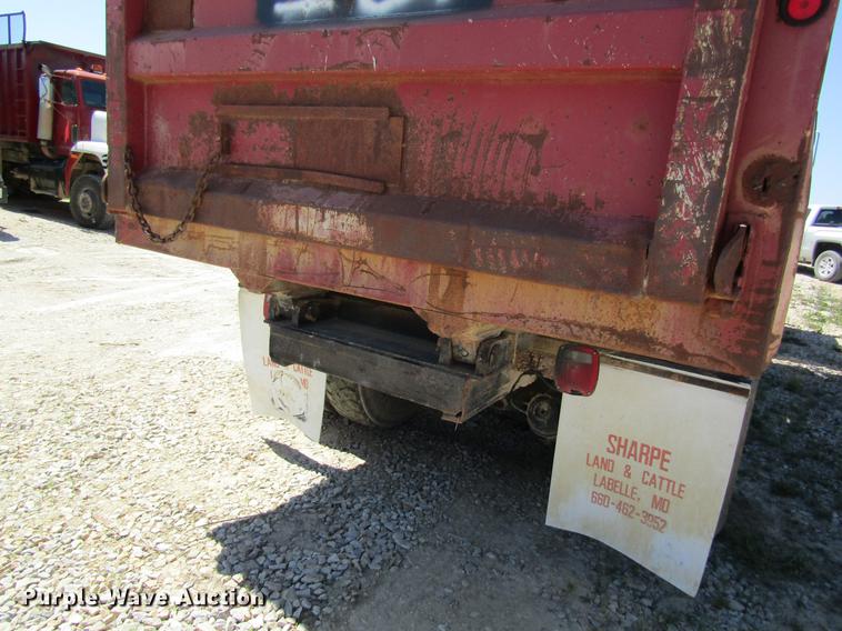 image for item DD8492 1979 Ford silage truck