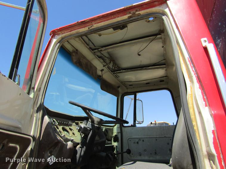 image for item DD8492 1979 Ford silage truck