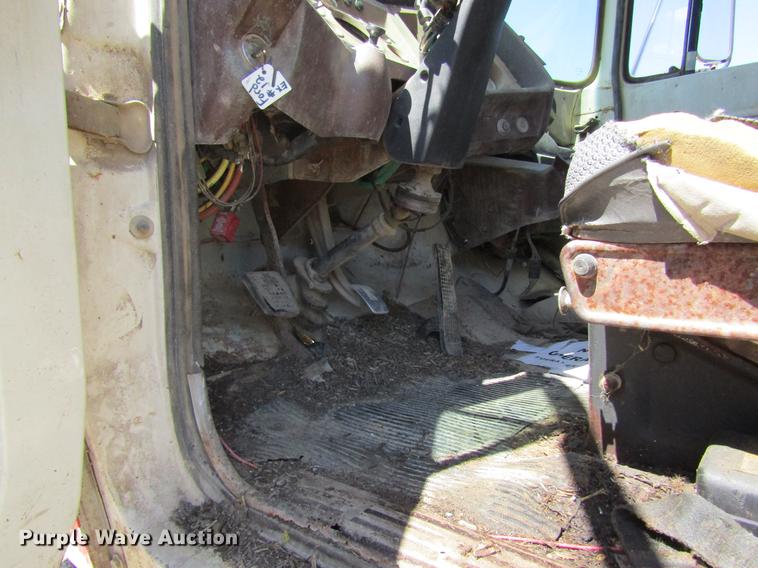 image for item DD8492 1979 Ford silage truck