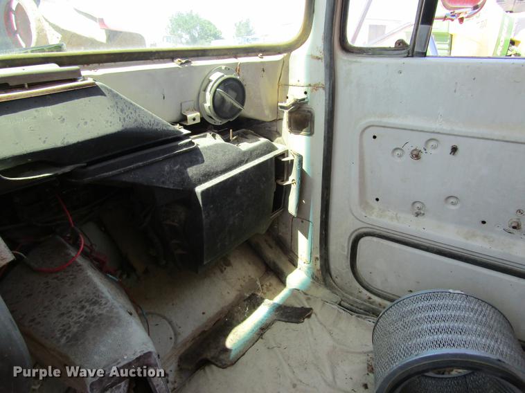 image for item DD8492 1979 Ford silage truck