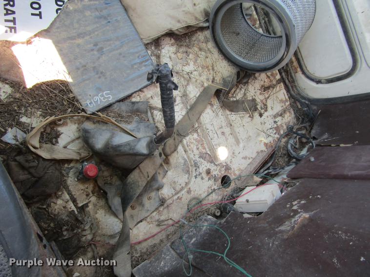 image for item DD8492 1979 Ford silage truck