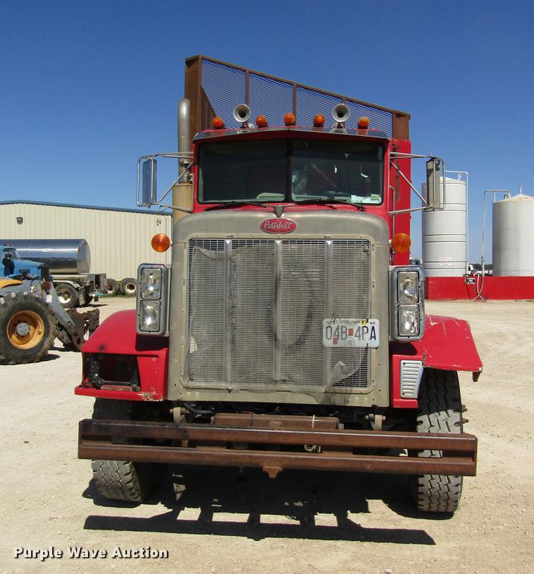 image for item DD8493 1991 Peterbilt 375 silage truck