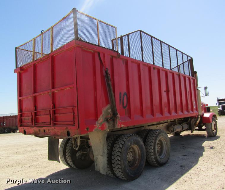 image for item DD8493 1991 Peterbilt 375 silage truck