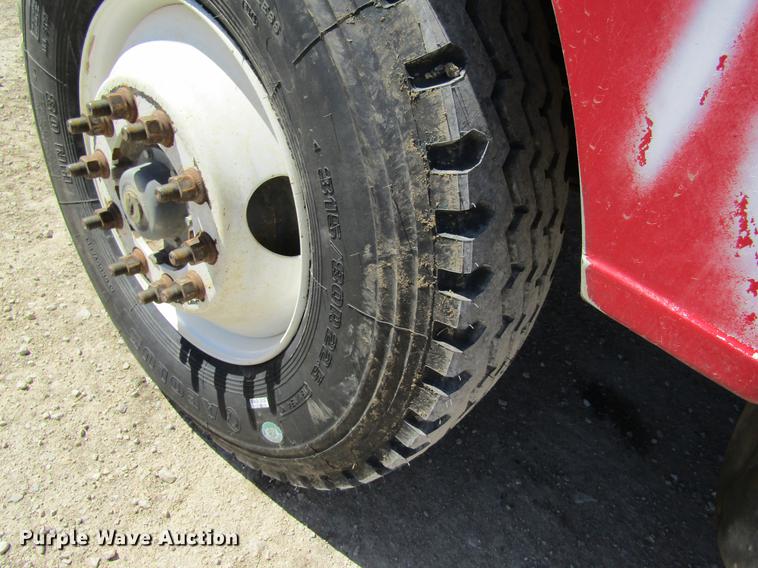 image for item DD8493 1991 Peterbilt 375 silage truck