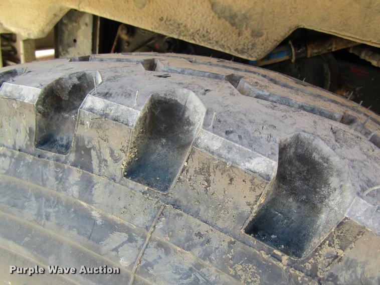 image for item DD8493 1991 Peterbilt 375 silage truck