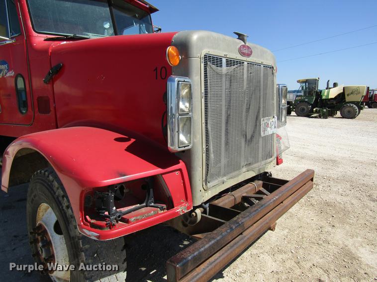 image for item DD8493 1991 Peterbilt 375 silage truck