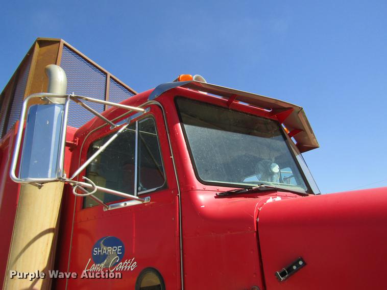 image for item DD8493 1991 Peterbilt 375 silage truck