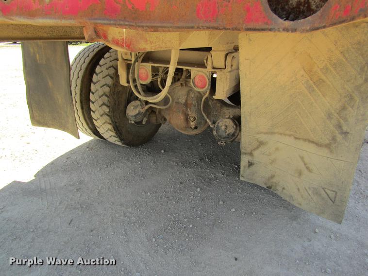 image for item DD8493 1991 Peterbilt 375 silage truck