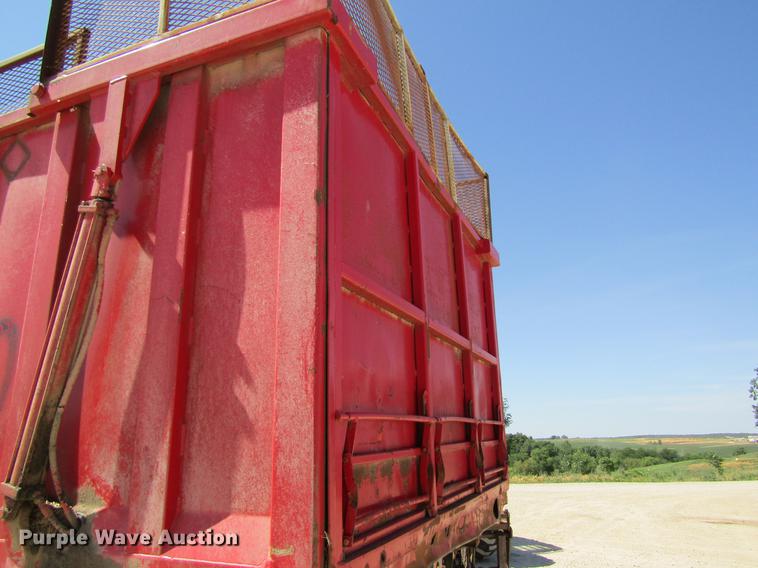 image for item DD8493 1991 Peterbilt 375 silage truck