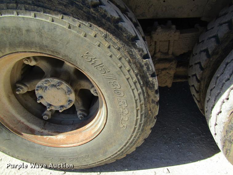 image for item DD8493 1991 Peterbilt 375 silage truck