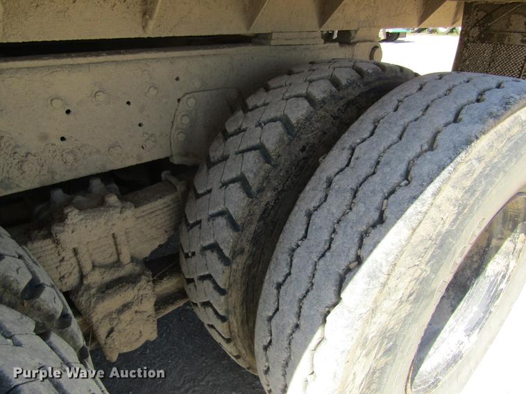 image for item DD8493 1991 Peterbilt 375 silage truck