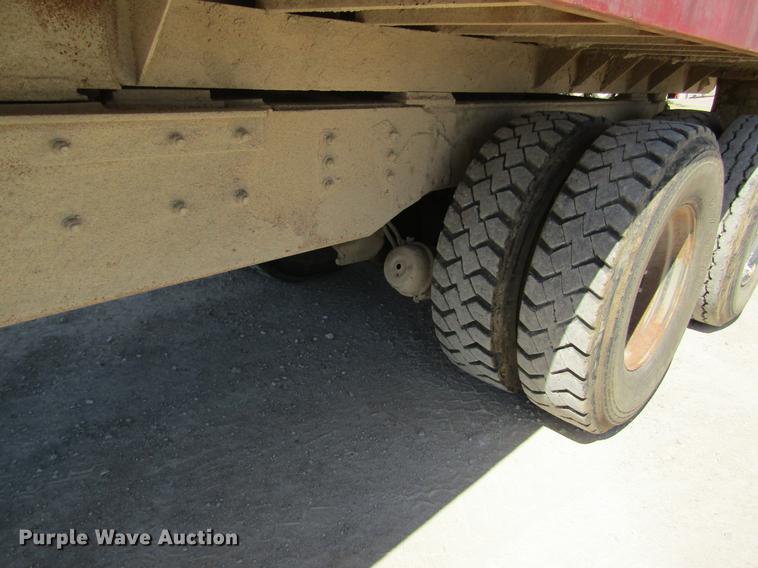 image for item DD8493 1991 Peterbilt 375 silage truck