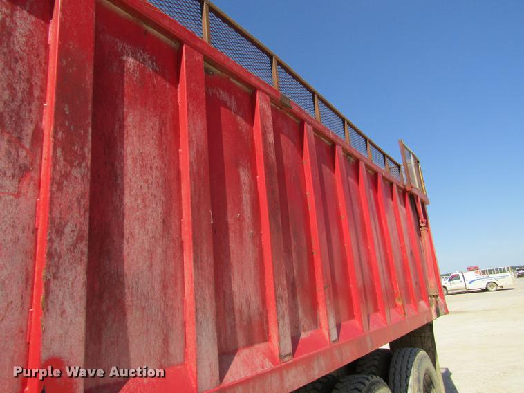 image for item DD8493 1991 Peterbilt 375 silage truck