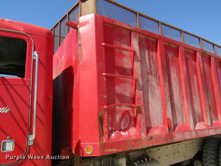 image for item DD8493 1991 Peterbilt 375 silage truck