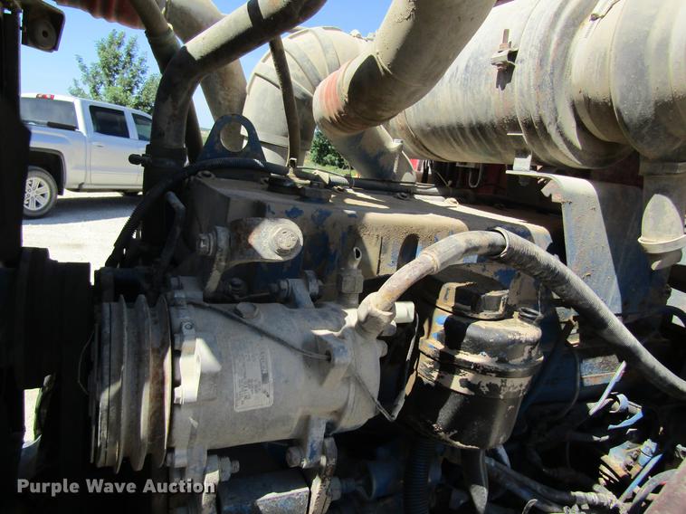 image for item DD8493 1991 Peterbilt 375 silage truck