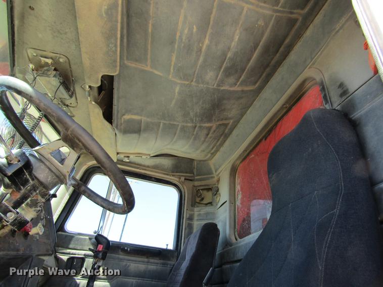 image for item DD8493 1991 Peterbilt 375 silage truck