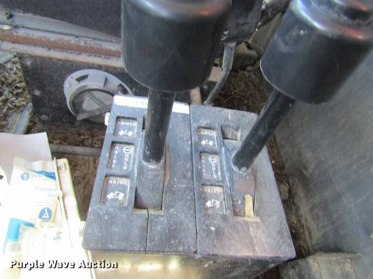 image for item DD8493 1991 Peterbilt 375 silage truck