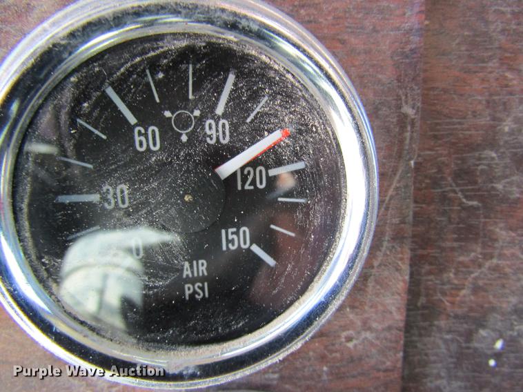 image for item DD8493 1991 Peterbilt 375 silage truck