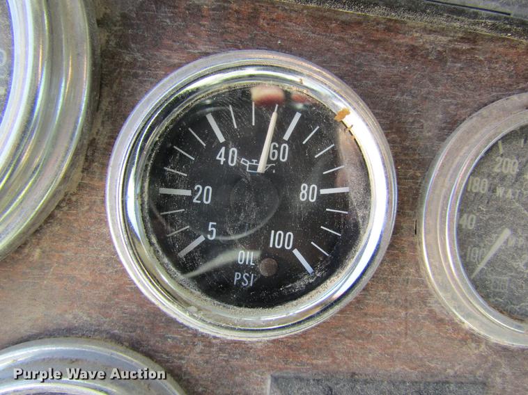 image for item DD8493 1991 Peterbilt 375 silage truck