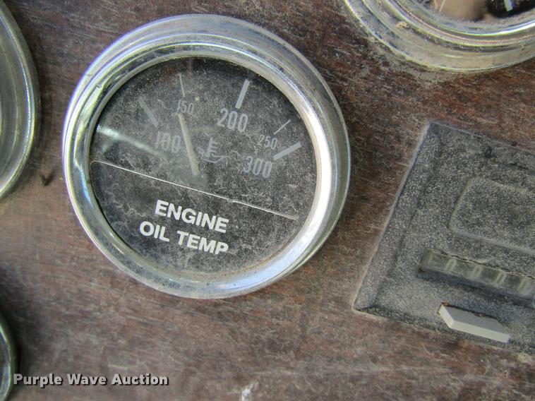 image for item DD8493 1991 Peterbilt 375 silage truck