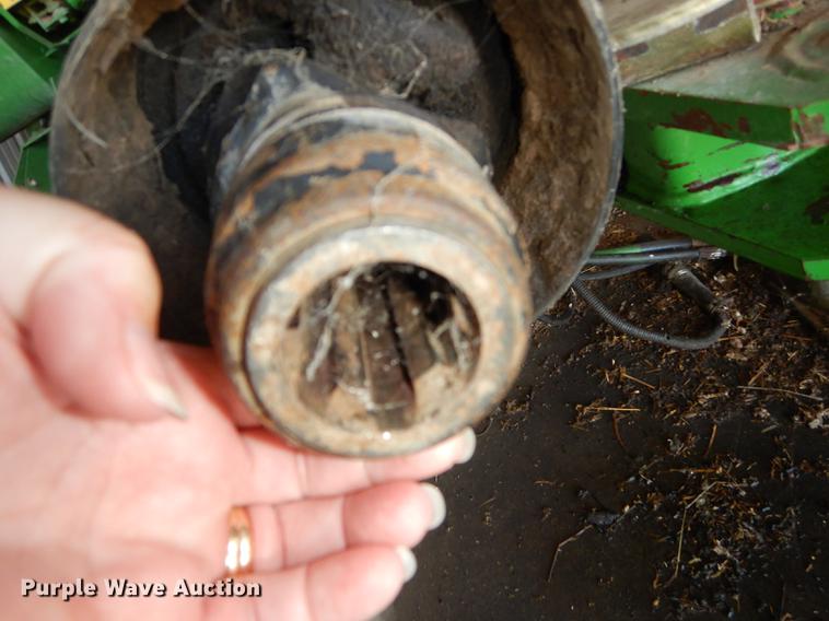 image for item DE1796 2003 John Deere 567 Mega Wide round baler