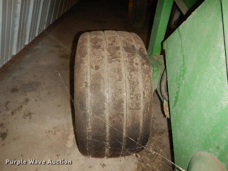 image for item DE1796 2003 John Deere 567 Mega Wide round baler