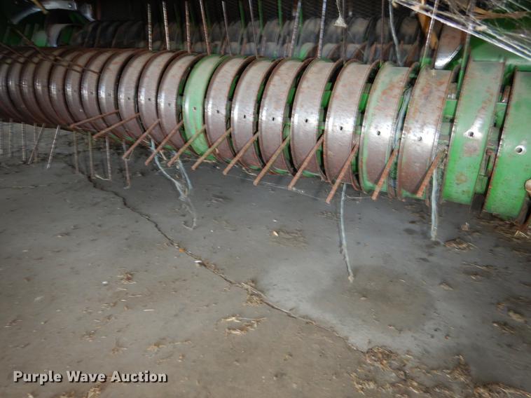 image for item DE1796 2003 John Deere 567 Mega Wide round baler