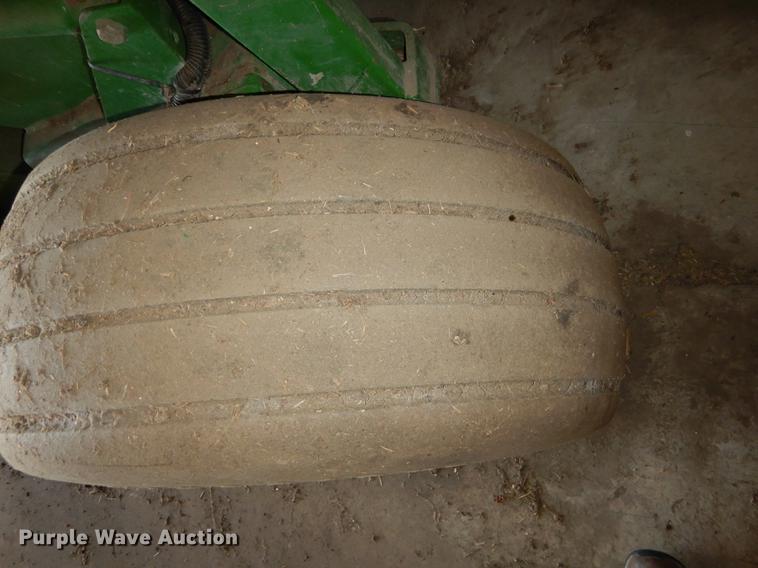 image for item DE1796 2003 John Deere 567 Mega Wide round baler