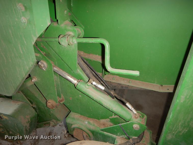 image for item DE1796 2003 John Deere 567 Mega Wide round baler