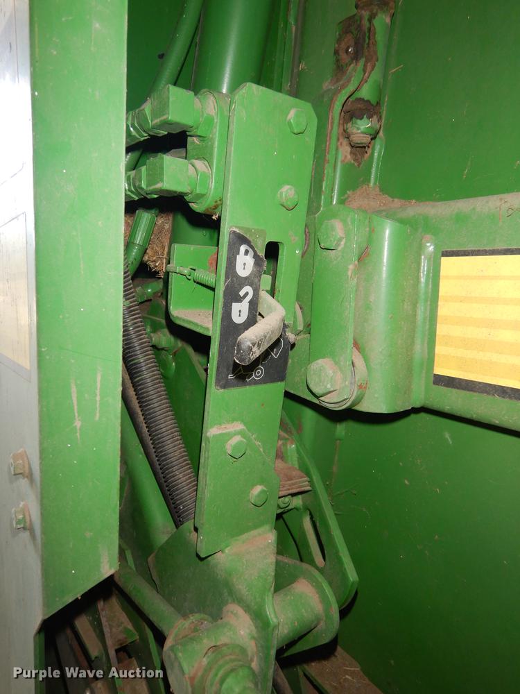 image for item DE1796 2003 John Deere 567 Mega Wide round baler