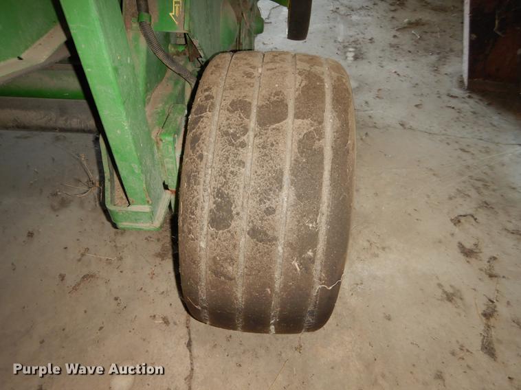 image for item DE1796 2003 John Deere 567 Mega Wide round baler
