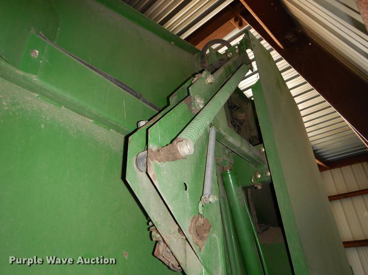 image for item DE1796 2003 John Deere 567 Mega Wide round baler