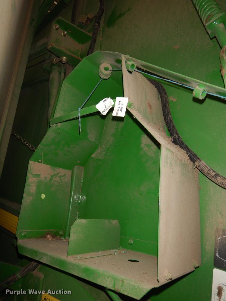 image for item DE1796 2003 John Deere 567 Mega Wide round baler