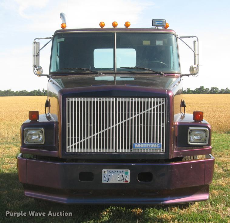 image for item DE2949 1994 White Gmc WG semi truck