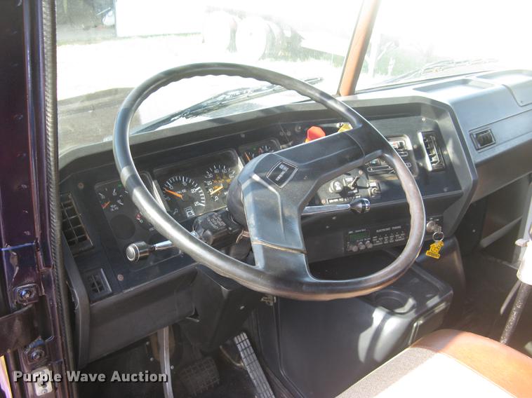 image for item DE2949 1994 White Gmc WG semi truck