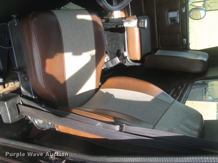 image for item DE2949 1994 White Gmc WG semi truck