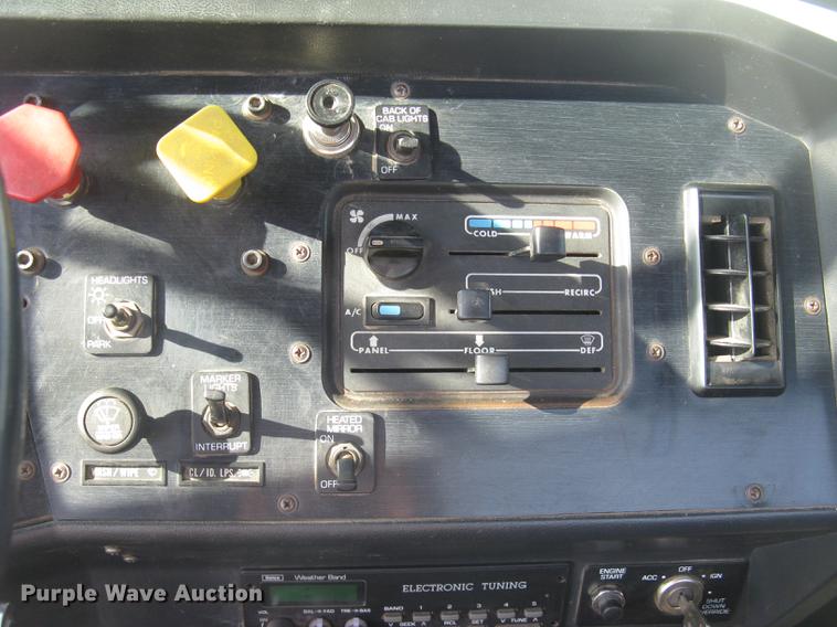 image for item DE2949 1994 White Gmc WG semi truck