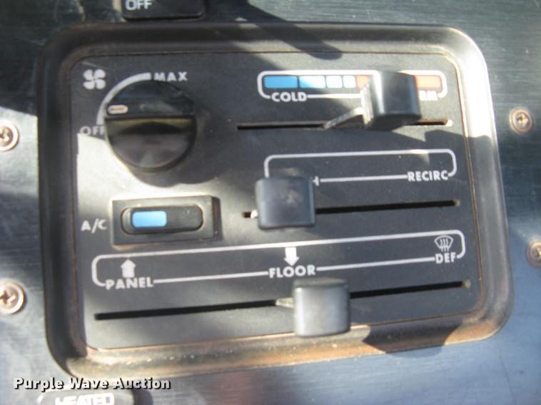 image for item DE2949 1994 White Gmc WG semi truck