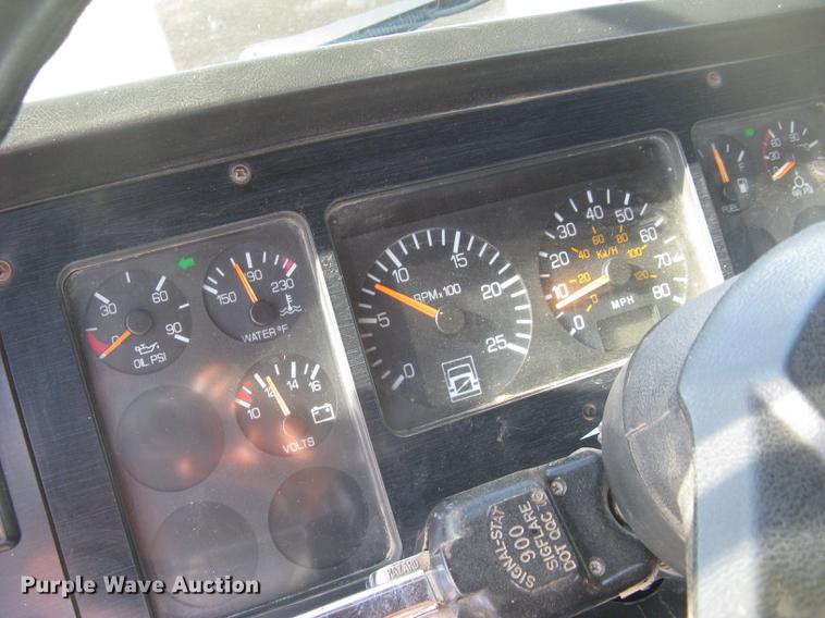 image for item DE2949 1994 White Gmc WG semi truck