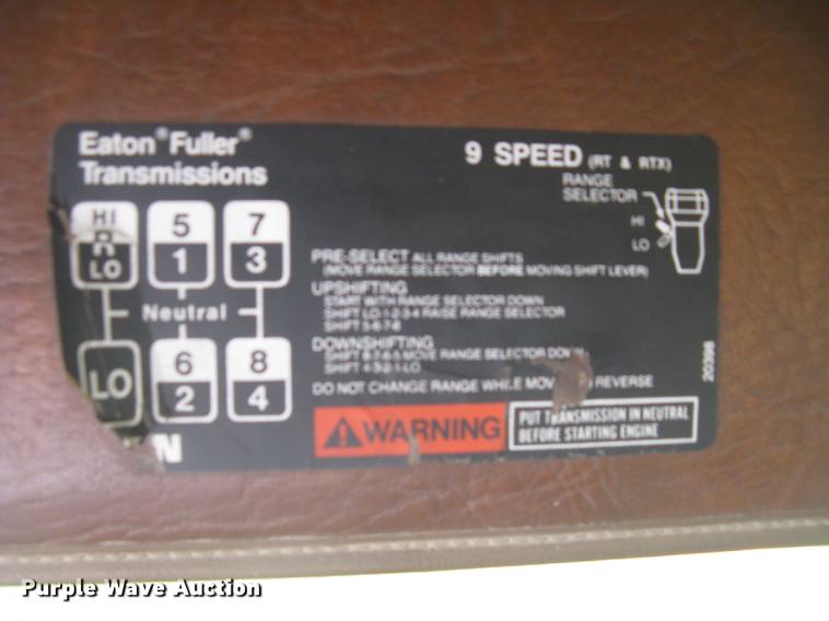 image for item DE2949 1994 White Gmc WG semi truck