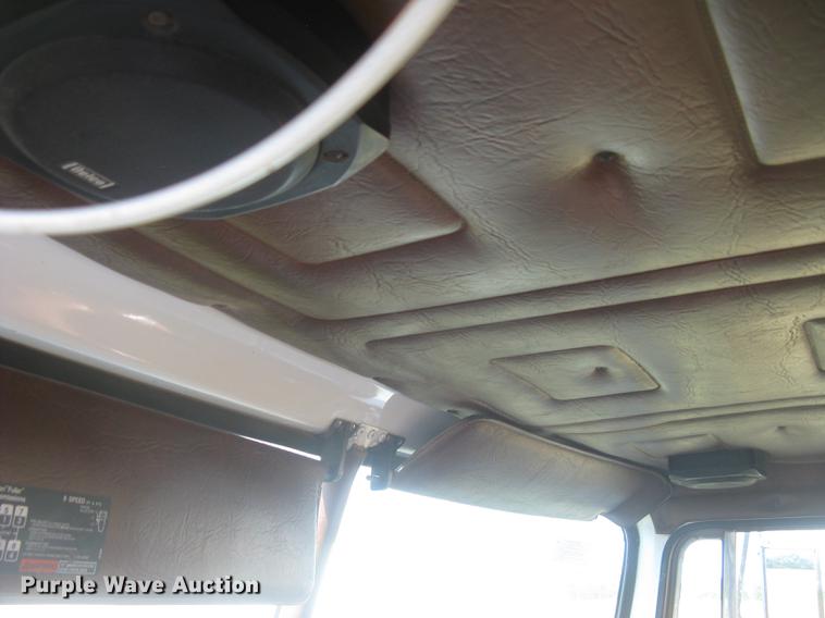 image for item DE2949 1994 White Gmc WG semi truck