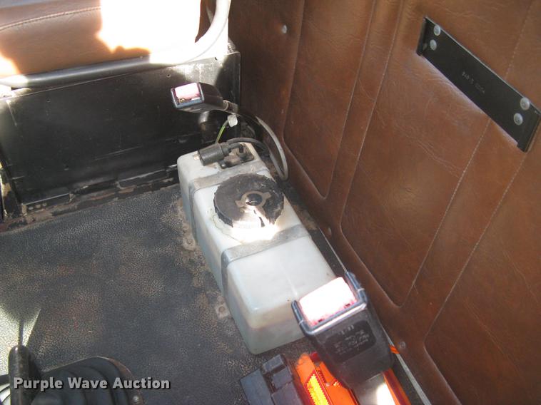 image for item DE2949 1994 White Gmc WG semi truck