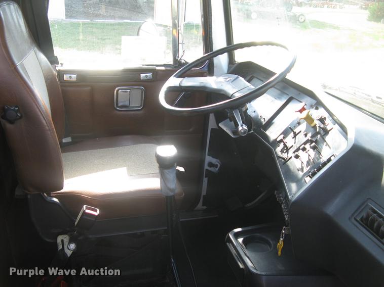 image for item DE2949 1994 White Gmc WG semi truck