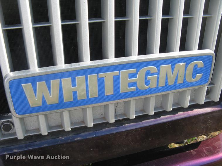 image for item DE2949 1994 White Gmc WG semi truck
