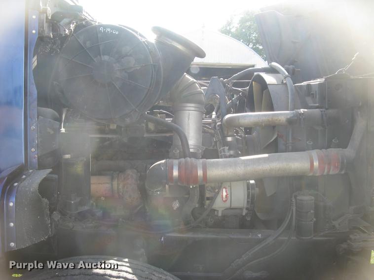 image for item DE2949 1994 White Gmc WG semi truck