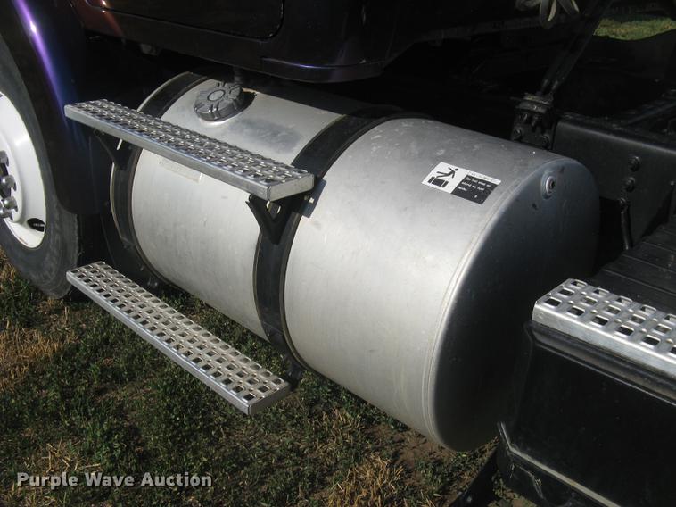 image for item DE2949 1994 White Gmc WG semi truck