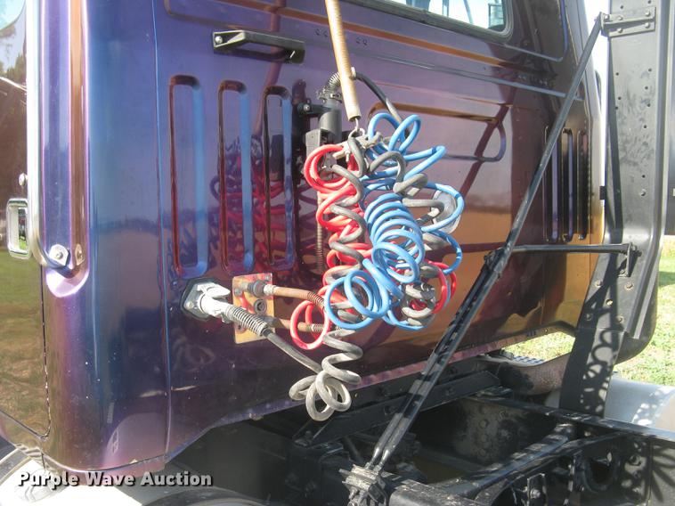 image for item DE2949 1994 White Gmc WG semi truck