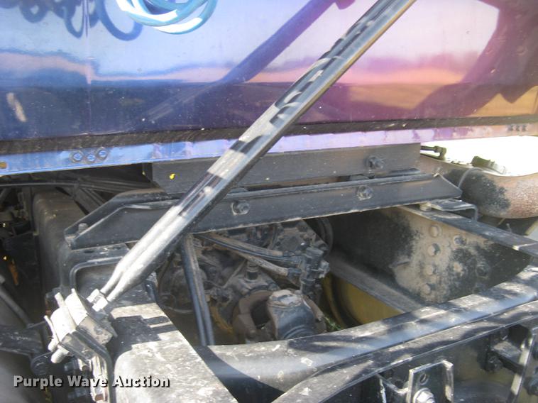 image for item DE2949 1994 White Gmc WG semi truck