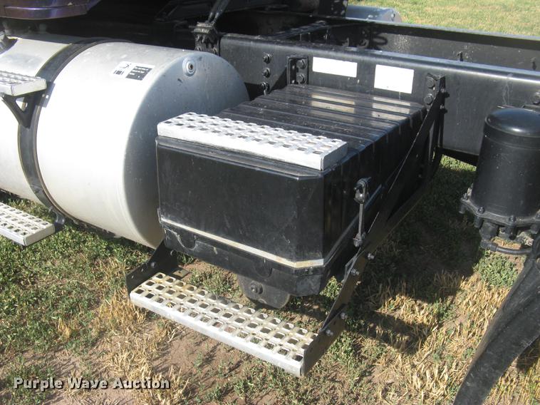 image for item DE2949 1994 White Gmc WG semi truck