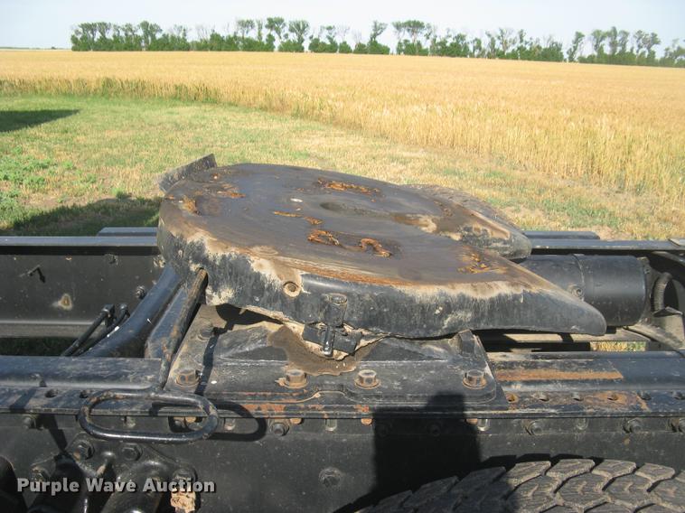 image for item DE2949 1994 White Gmc WG semi truck